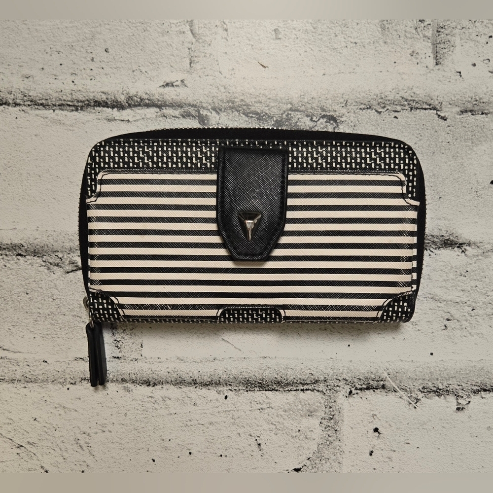 Stella & Dot Black Zip Wallet  Striped Contrast, Coin Pocket, Organizer
